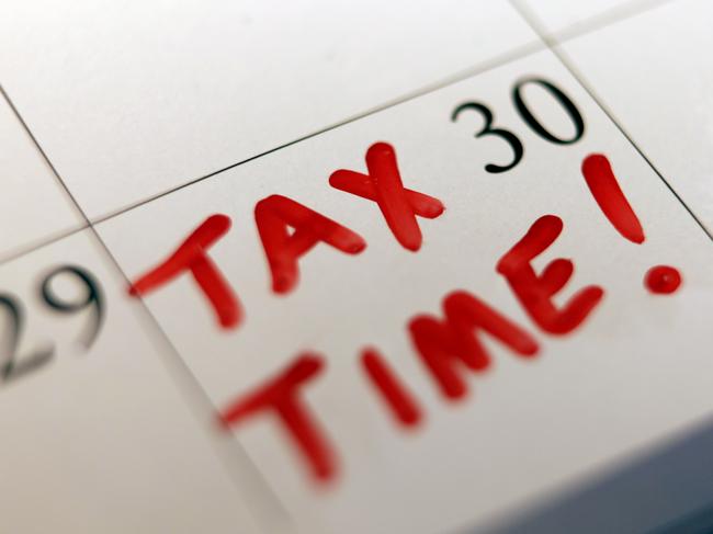 Generic images of a calendar with the words Tax Time written in red on the 30/06/2010.