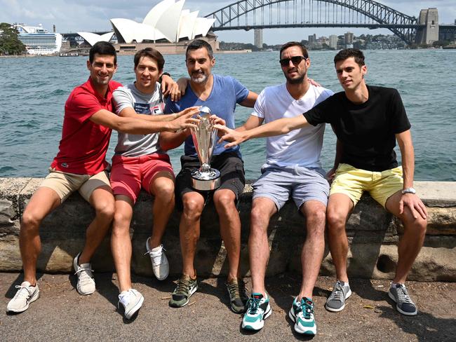 Serbia coach Nenad Zimonjic (C) and players (L R) Novak Djokovic, Dusan Lajovic, Viktor Troicki and Nikola Cacic of Team Serbia pose with the ATP Cup during a photo shoot after winning the 2020 ATP Cup, in Sydney on January 13, 2020. (Photo by PETER PARKS / AFP) / -- IMAGE RESTRICTED TO EDITORIAL USE - STRICTLY NO COMMERCIAL USE --