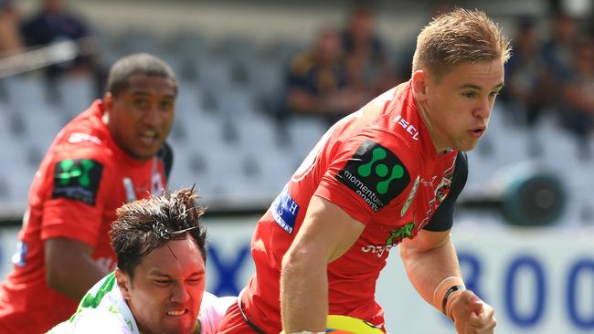 Matt Dufty had a crack for the Dragons in the 2016 Auckland Nines.