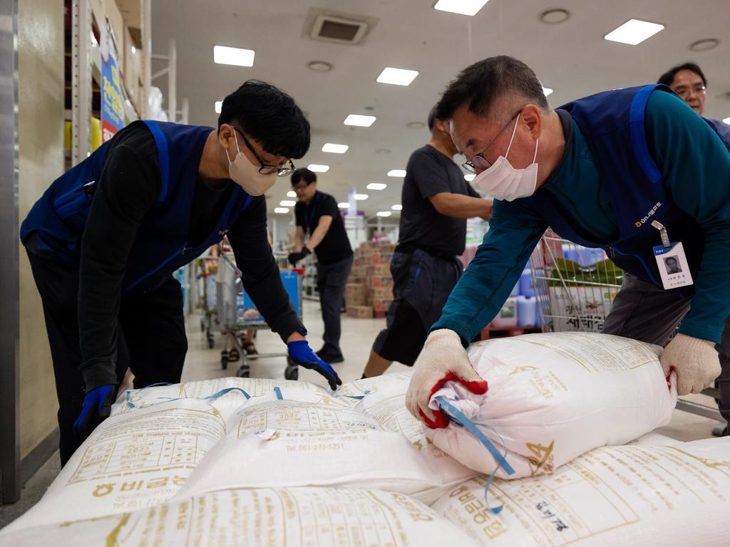 South Koreans have been stockpiling salt over fears the nuclear waste water will contaminate future supplies. Photographer: SeongJoon Cho/Bloomberg via Getty Images