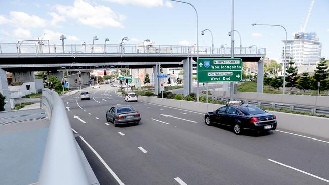 Cars travelling along the Go Between Bridge, connecting Milton to West End. Pic Jono Searle.