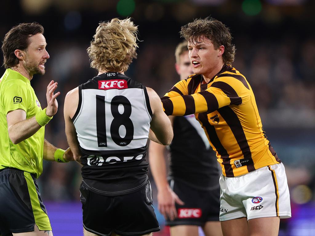 ADELAIDE, AUSTRALIA - SEPTEMBER 13: Tempers Flare between Jason Horne-Francis of the Power and Jack Ginnivan of the Hawks during the 2024 AFL Second Semi Final match between the Port Adelaide Power and the Hawthorn Hawks at Adelaide Oval on September 13, 2024 in Adelaide, Australia. (Photo by Sarah Reed/AFL Photos via Getty Images)