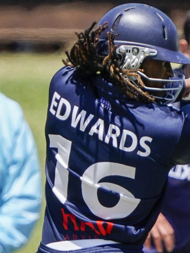 LJ Edwards batting for Elsternwick. Picture: Valeriu Campan