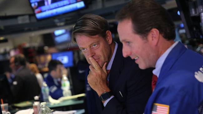 NEW YORK, NY - SEPTEMBER 18: Traders work on the floor of the New York Stock Exchange (NYSE) on September 18, 2015 in New York City. A day after the Federal Reserve decided not to raise interest rates, stocks fell on Friday with the Dow dropping over 290 points by the close. Spencer Platt/Getty Images/AFP == FOR NEWSPAPERS, INTERNET, TELCOS & TELEVISION USE ONLY ==