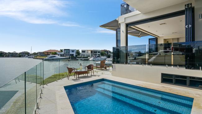 4 King Charles Drive, Sovereign Islands.