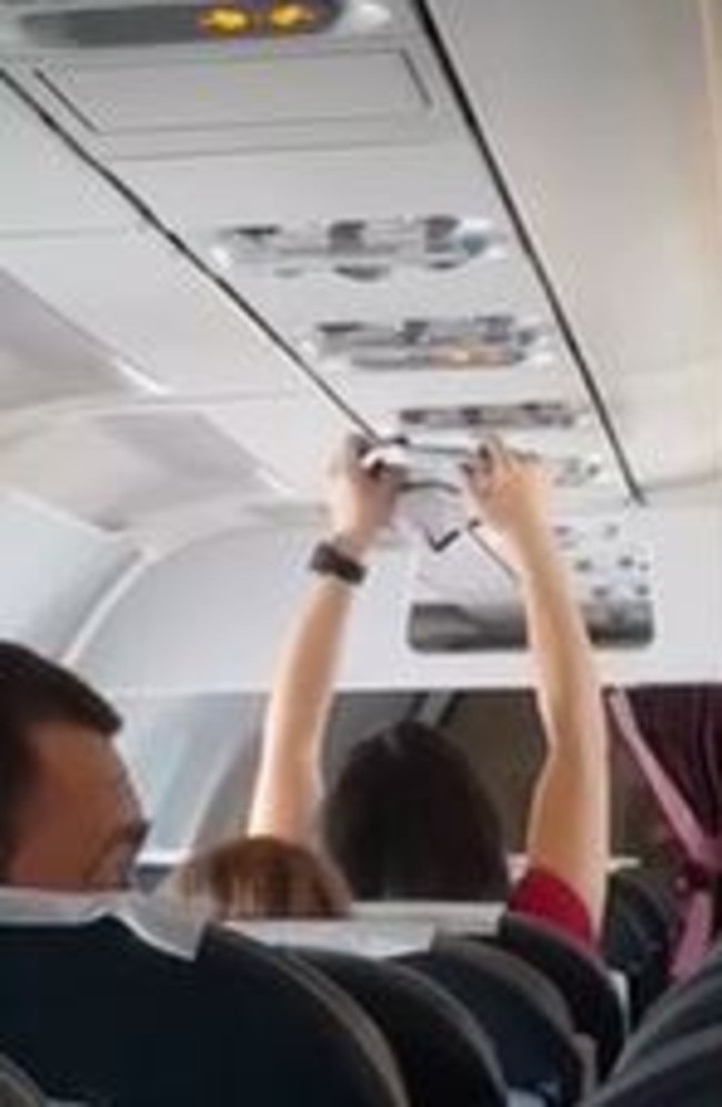 Worst passenger ever uses airplane vents to dry underwear