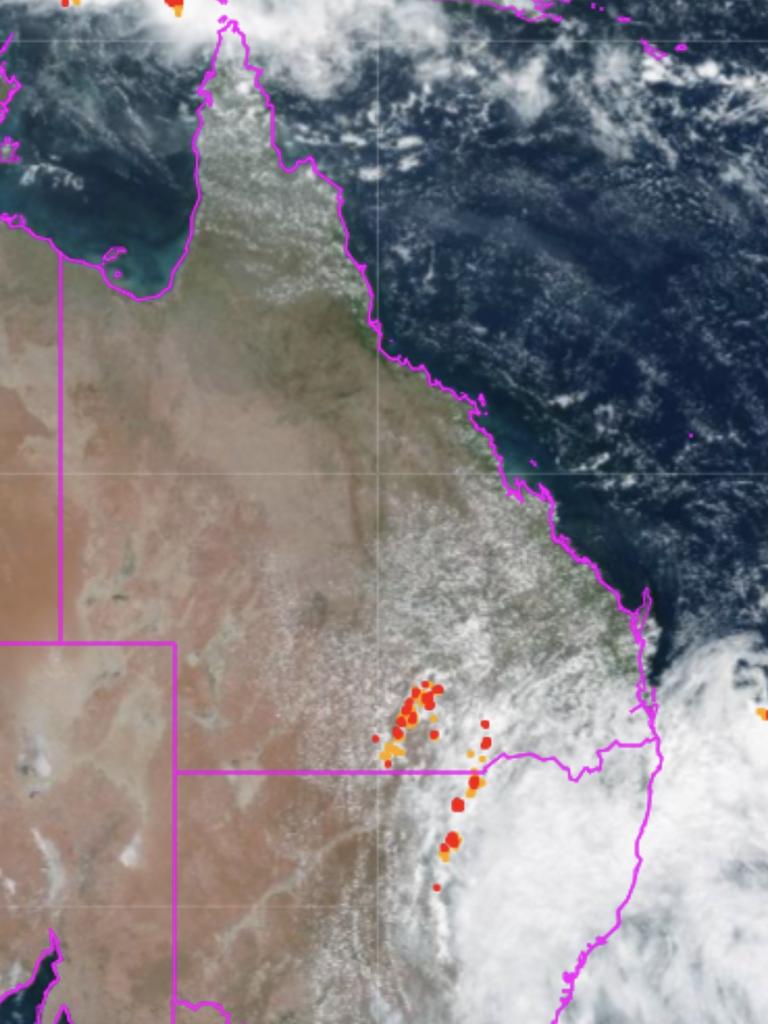 Qld Brisbane Gold Coast Weather Huge System Lingers Over States