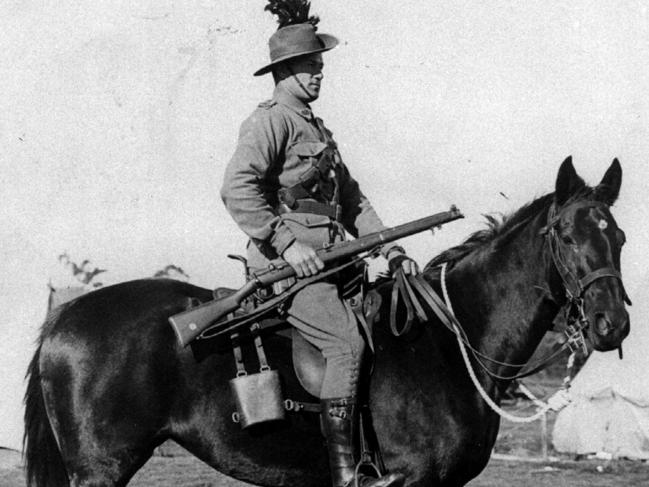 Australian soldier Lieutenant Guy Haydon and horse ‘Midnight’, who charged the Turkish guns at Beersheba in 1917.