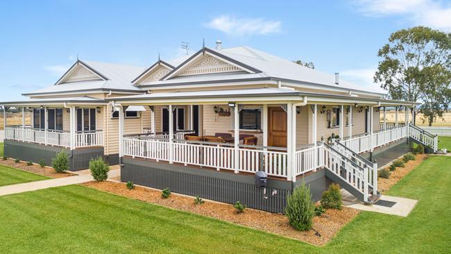 Luke Keune Builders snagged the Ken and Nola Clark Perpetual Award Judges Commendation for Farlane Park Homestead at the Master Builders Mackay and Whitsunday 2023 Housing and Construction Awards. Picture: Supplied