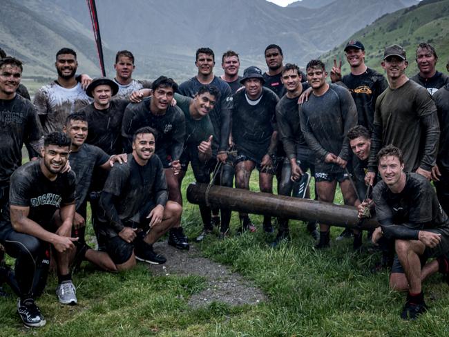 BUZZ COLUMN.  .Sunday Telegraph. MUST CONTACT ST SPORTS EDITOR GARY FERRIS BEFORE PUBLISHING.The next generation of Sydney Roosters players on a Training Camp in Queenstown (and Lake Wakatipu) last week. Supplied 28/11/19