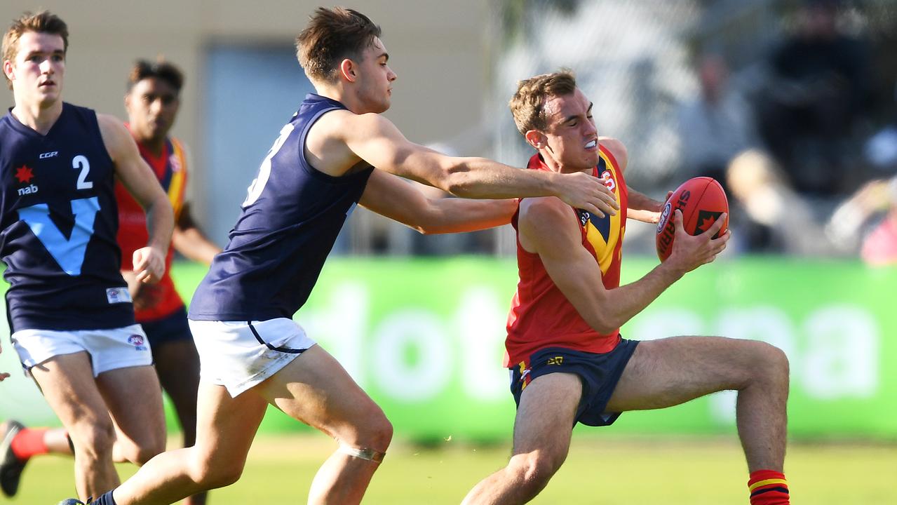 ADELAIDE, AUSTRALIA - JUNE 22: Luke Edwards of South Australia   competes with Daniel Mott of Vic Metro during the Under 18 AFL Championships match between South Australia and Vic Metro at Alberton Oval on June 22, 2019 in Adelaide, Australia. (Photo by Mark Brake/AFL Photos/via Getty Images)