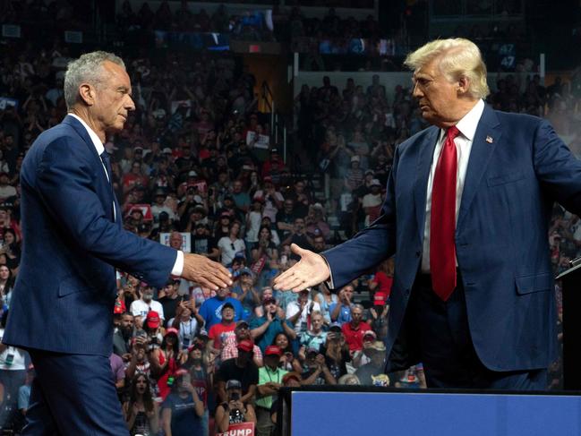 GLENDALE, ARIZONA - AUGUST 23: Former Republican presidential candidate Robert F. Kennedy Jr. and Republican presidential nominee, former U.S. President Donald Trump shake hands during a campaign rally at Desert Diamond Arena on August 23, 2024 in Glendale, Arizona. Kennedy announced today that he was suspending his presidential campaign and supporting former President Trump.   Rebecca Noble/Getty Images/AFP (Photo by Rebecca Noble / GETTY IMAGES NORTH AMERICA / Getty Images via AFP)