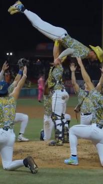 Baseball team recreates iconic scene from 