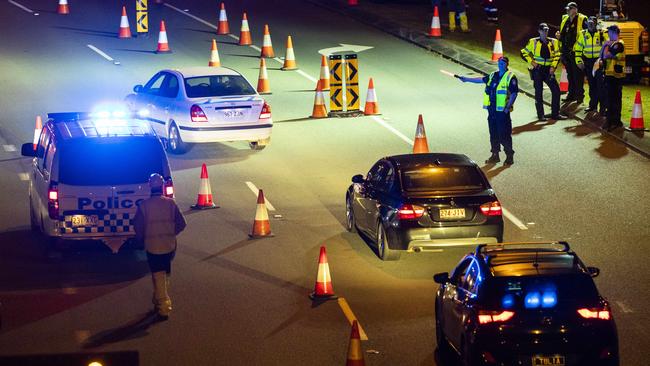 Police direct traffic at the Queensland border checkpoint at Coolangatta early on Thursday morning. Picture: Glenn Hunt