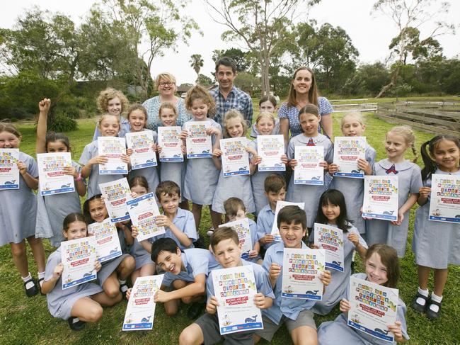Tom Jellett with Belrose Public School’s 2IW class, who won part of the 2018 Premier’s Reading Challenge NewsLocal Words and Art Competition. Picture: Tim Pascoe.