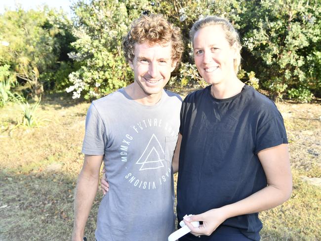 Lindsey and Jess Wall prepare for the Yamba Triathlon Fun Run on Saturday, 5th December, 2020. Lindsey won his third consecutive Yamba Triathlon the following day. Photo Adam Hourigan / The Daily Examiner