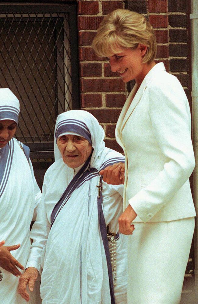 Diana, Princess of Wales holding hands with Mother Teresa in New York in June 1997. Tragically, both women were to die shortly after this photo (Princess Diana on August 31 and Mother Teresa on September 5).