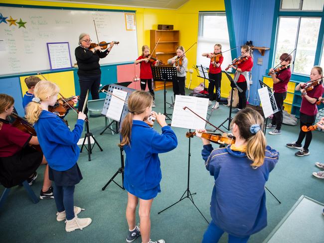 Strings students participating in creative workshops ahead of their final performance. Photo: Ballandean SS/Shane Anderson