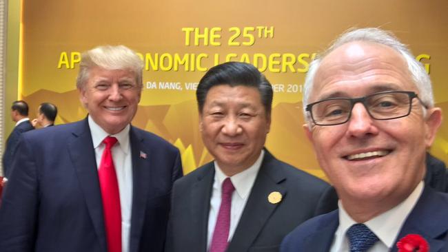 Australian Prime Minister Malcolm Turnbull takes a selfie with US President Donald Trump and President Xi and at APEC in 2017. Source: @TurnbullMalcolm/Twitter Malcolm Turnbull‏