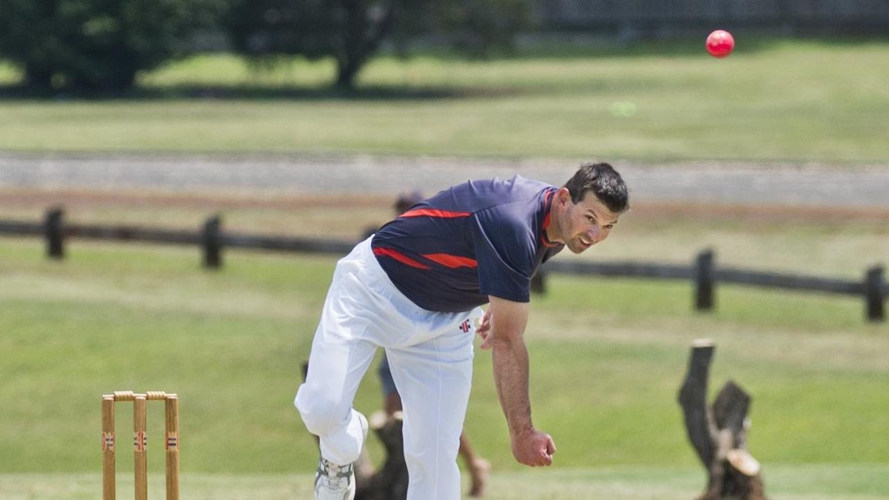 Peter Reimers bowls for Met Easts.