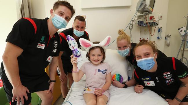 St Kilda AFL and AFLW players Jack Billings, Jarryn Geary, Kate Shierlaw and Tilly Lucas-Rodd visiting Winnie, 6, at the RCH. Picture: Alex Coppel