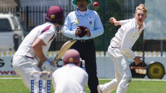 Darren Ironside bowling in November last year. Picture: AAP/ Brenton Edwards