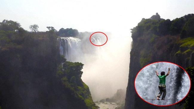 Daredevils slackline Victoria Falls