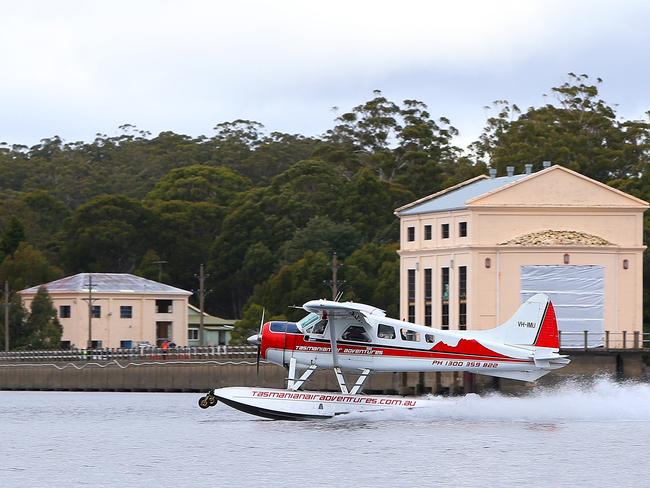 A Tasmanian Air Adventures seaplane lands on Lake St Claire near the pumphouse.