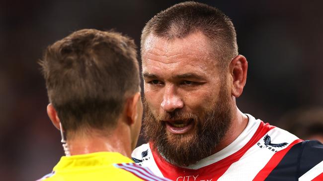 SYDNEY, AUSTRALIA - MARCH 30: Referee Grant Atkins speaks to Jared Waerea-Hargreaves of the Sydney Roosters during the round five NRL match between the Sydney Roosters and the Parramatta Eels at Allianz Stadium on March 30, 2023 in Sydney, Australia. (Photo by Mark Kolbe/Getty Images)