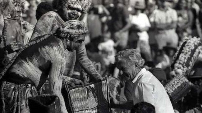 Bob Hawke receives the Barunga statement during the 1988 festival