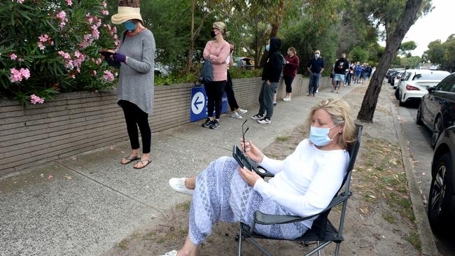 People queue for COVID-19 tests outside Sandringham Hospital in Melbourne on Thursday. paid tribute to Australians who are ‘doing the right thing’. Picture: Andrew Henshaw