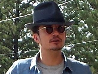 ## NOT FOR INTERNET TILL MIDNIGHT ## Orlando Bloom enjoying coffee at Elk Espresso this morning with minder and Personal Trainer