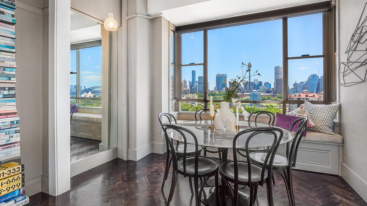 The apartment has city skyline and iconic views.