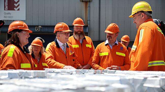 Prime Minister Anthony Albanese speaking to workers at Tomago Aluminium. Picture: Adam Yip