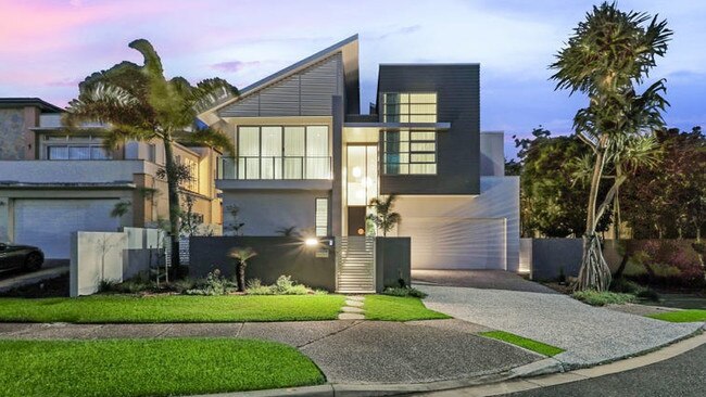 6 North Point Avenue Kingscliff which fetched a massive $5.4 million.