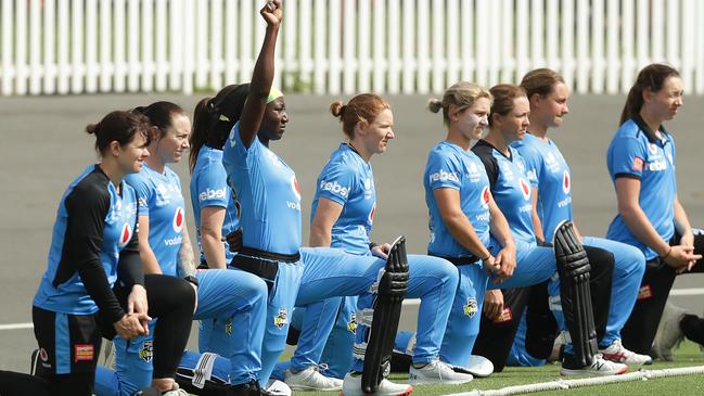 Stafanie Taylor of the Adelaide Strikers and teammates all take a knee before their Women's Big Bash League match against the Hobart Hurricanes at Hurstville Oval, on November 17, 2020, in Sydney, Australia. Picture: MARK METCALFE/GETTY IMAGES