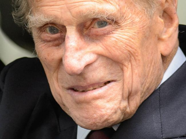 Britain's Prince Philip waves as he leaves the London Clinic in central London, Monday June 17, 2013. The husband of Queen Elizabeth II, who turned 92 last week walked out of a London hospital, 10 days after undergoing exploratory surgery on his abdomen. (AP Photo/PA, Dominic Lipinski) UNITED KINGDOM OUT NO SALES NO ARCHIVE