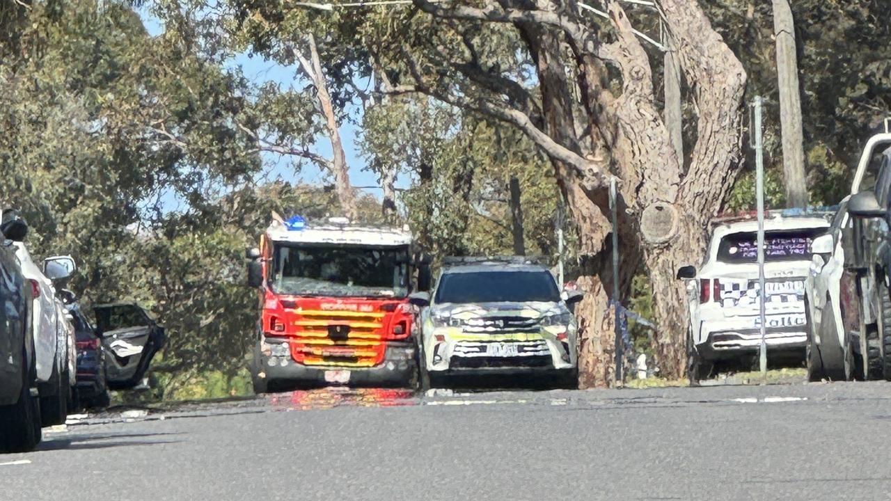 P-plater crashes into Auburn South Primary School in Hawthorn East