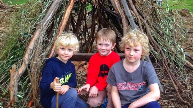 Finns Reserve — Near Wombat Bend in Templestowe has nature play area for cubby building and decorating from bush materials.