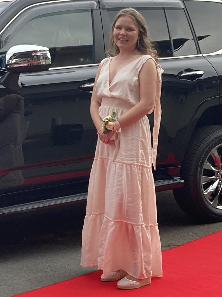 Victory College Formal 2022 – Lucy Butcher