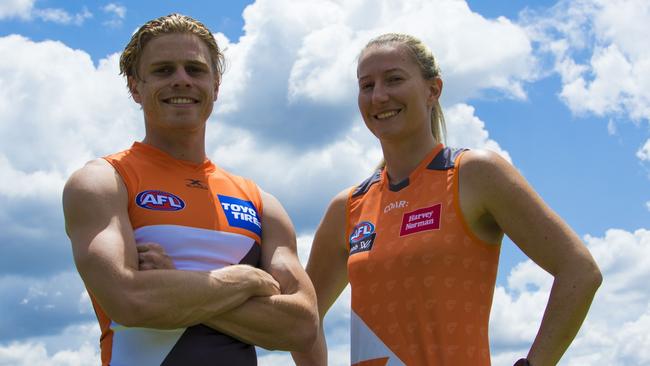 (L-R) GWS Giants players Adam Kennedy and Tanya Hetherington are ready to make an impact in 2018 after recovering from serious ACL injuries. Source: GWS Giants