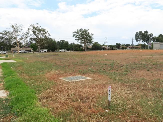 The vacant Dubbo block the Stevens Group wants to turn into a Carl's Jr and Mobil site. Picture: Ryan Young