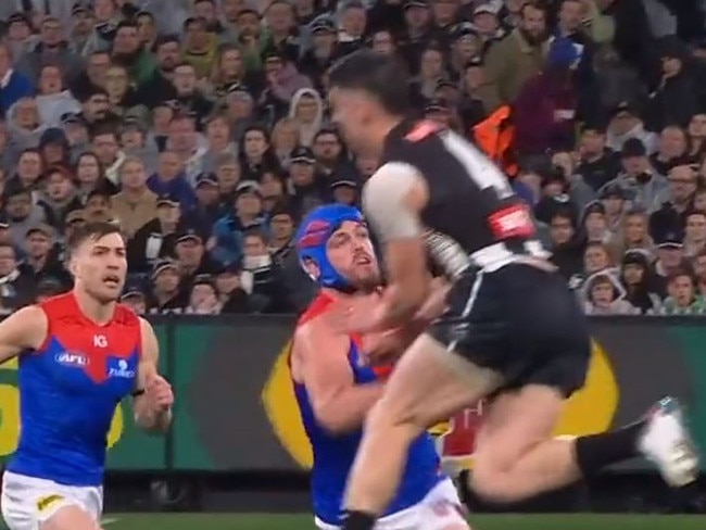 Screengrabs of  Angus Brayshaw of the Demons is being cleaned up by Brayden Maynard of the Magpies during the qualifying final between Collingwood and Melbourne at the MCG>Fox Sport