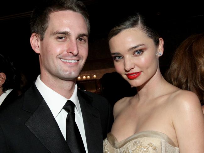 CULVER CITY, CA - NOVEMBER 12: Founder, Snapchat Evan Spiegel (L) and model Miranda Kerr attend the Fifth Annual Baby2Baby Gala, Presented By John Paul Mitchell Systems at 3LABS on November 12, 2016 in Culver City, California. (Photo by Tommaso Boddi/Getty Images for Baby2Baby)