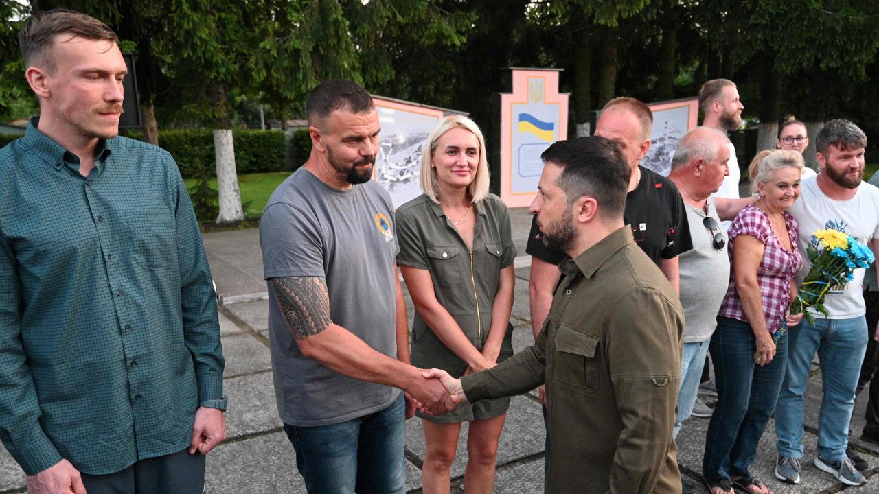 Mr Zelensky shakes hands with commander Oleh Khomenko who returned by plane with the president to Ukraine with fellow commanders Denys Prokopenko, Svyatoslav Palamar, Serhyi Volynsky and Denys Shleha. Picture: Yuriy Dyachyshyn / AFP