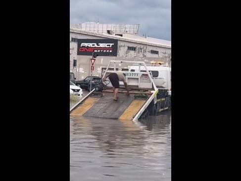 Aussie trapped in his car during Dubai flood 