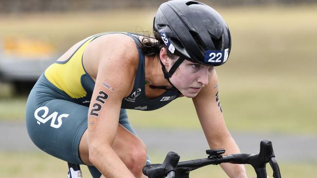 DEVONPORT, AUSTRALIA - MARCH 15: Richelle Hill of Australia competes in the Women's Under 23 and Elite event at the 2025 Devonport Triathlon on March 15, 2025 in Devonport, Australia. (Photo by Simon Sturzaker/Getty Images)