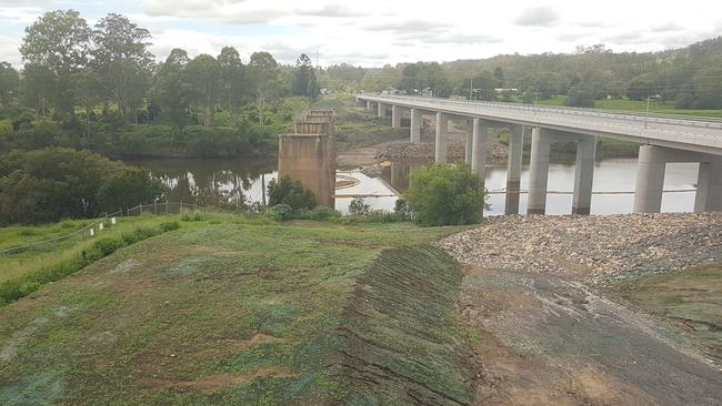 What's left of the old Tabulam bridge, and the new bridge.