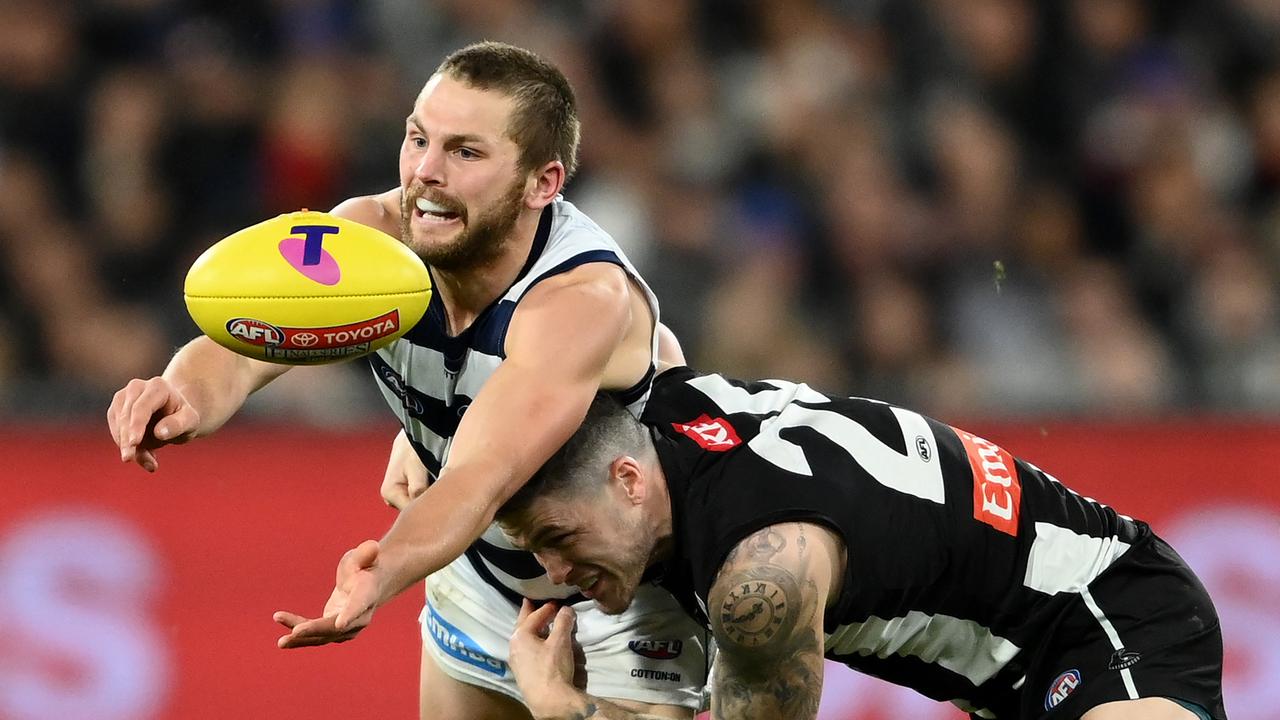 Tom Atkins wins a hard ball. Picture: Quinn Rooney/Getty Images