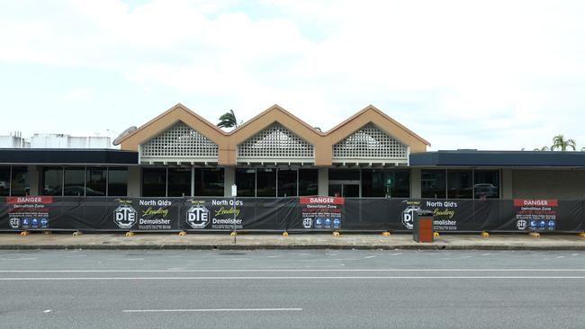 Demolition and construction works are underway at Earville Shopping Village, where new Oporto and Guzman Y Gomez dine in and takeaway restaurants are being built.